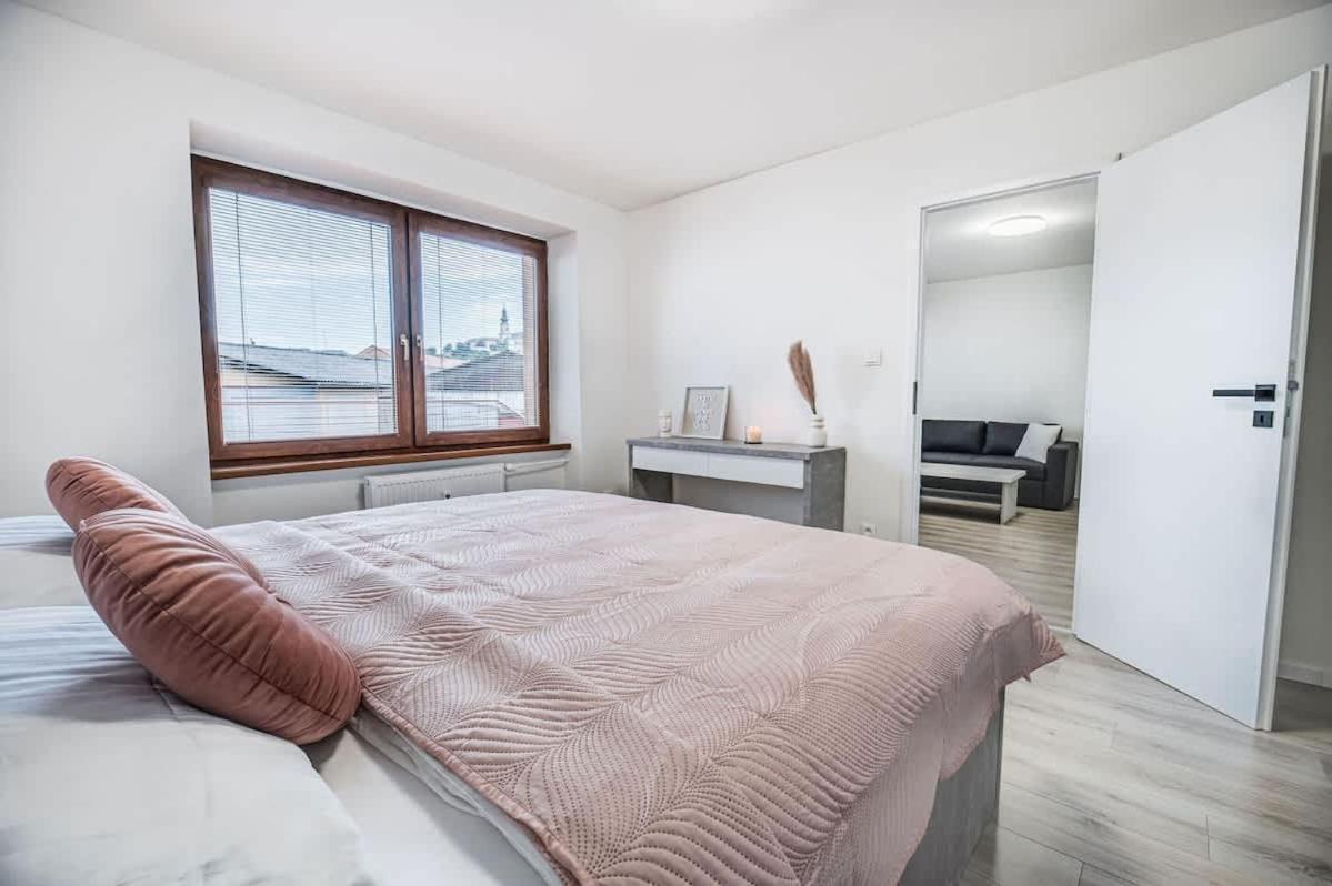 Nitra Castle Suite - Modern Elegance & Serenity Kültér fotó